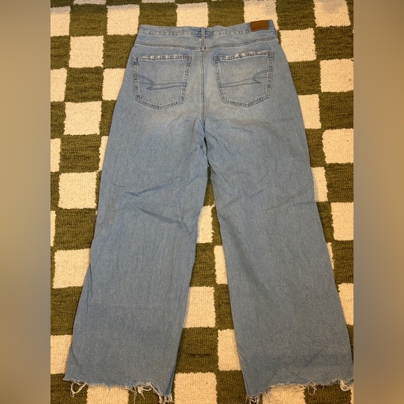 American Eagle Women’s Distressed Jeans - Short - Picture 3 of 3